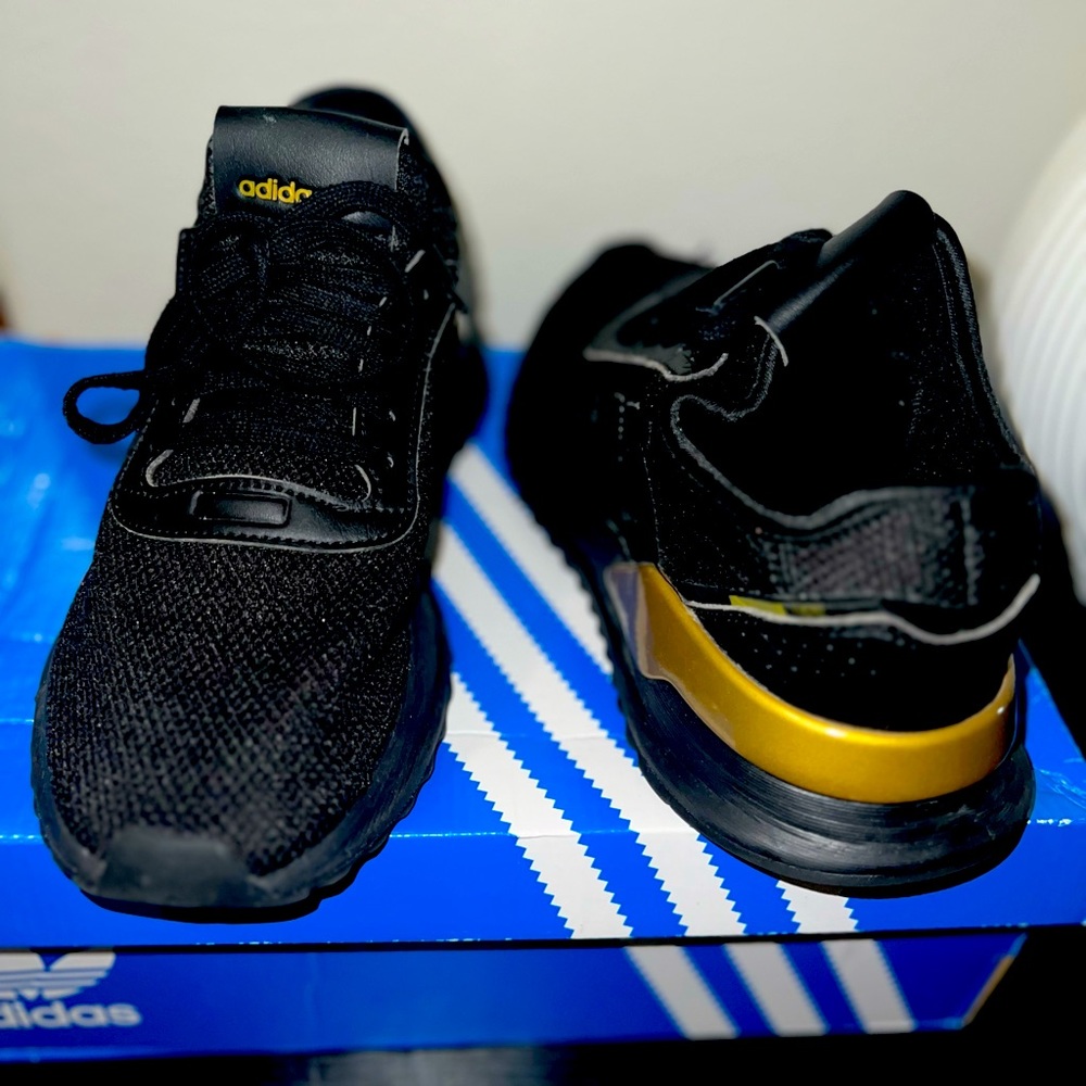 Black Adidas Sneakers Men’s 7